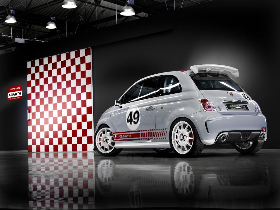  Abarth 500 Assetto Corse 2008 года  (фото 25 из 33)